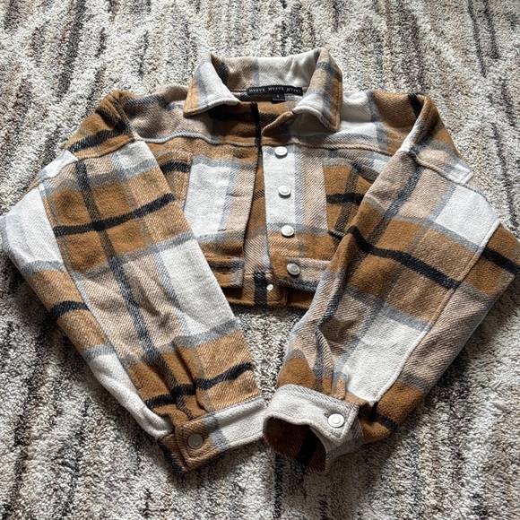 HYFVE Jackets & Blazers - HYFVE Plaid Cropped Shacket in Brown and Cream